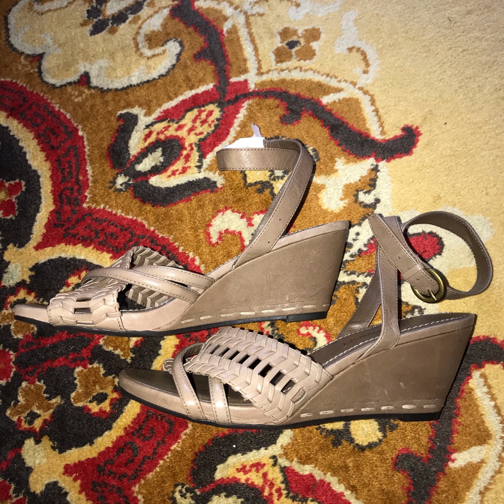 B Makowsky Wedges
